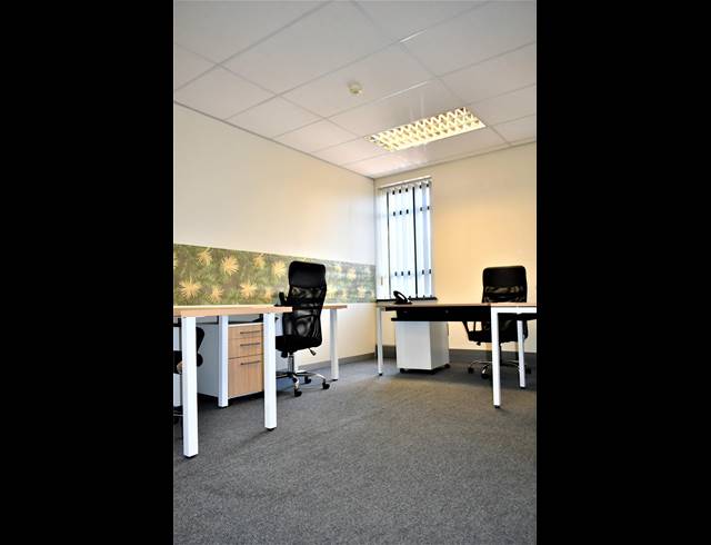 38M² CO-WORKING SPACE TO LET IN FOURWAYS